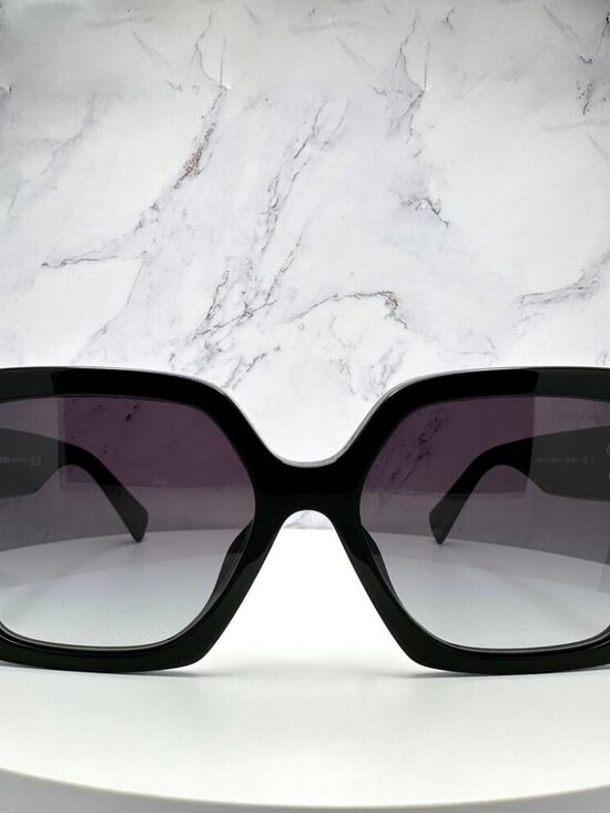 ✨ Miu Miu Oversized Black Square Sunglasses ✨ main image 12